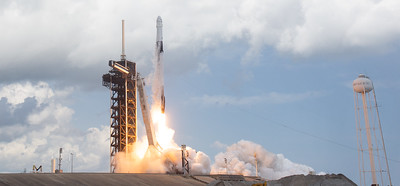 „NASA’s SpaceX Crew-11 Launch (NHQ202508010037)“ von NASA HQ PHOTO, CC BY-NC-ND 4.0